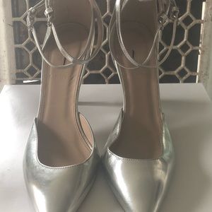 Silver Leather Double Strap Pointed Pumps sz 7.5